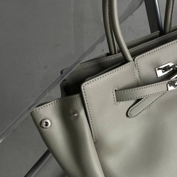 AYANA BAG — soft leather unisex bag with adjustable strap - Picture 9 of 16